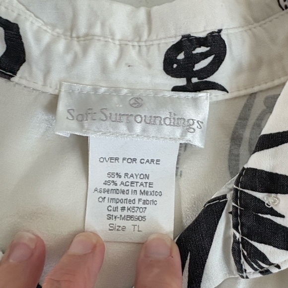 Soft Surroundings white and black button down blouse tunic Asian Chinese script - Picture 11 of 16